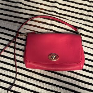 Coach shoulder bag,Bright pink, Gen leather,used twice,detachable strap